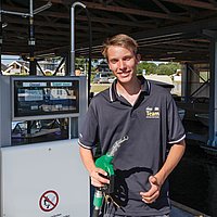 Sauber Bunkern: Die Tankstelle in der Marina Müritz
entspricht modernen Umweltstandards.