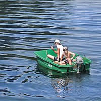 Spaß an Bord mit Beiboot, Tube oder Kneeboard.