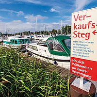Hier werden Träume wahr: Am Bootsverkaufs-Steg
im Hafendorf Müritz liegen attraktive Gebrauchtboote
aus Charterflotte und Privatbesitz.