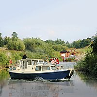 Oberländischer Kanal: Fünf geneigte Ebenen machen
100 Meter Höhenunterschied für Boote wie unsere
Tjonger passierbar.