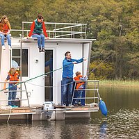 Hausboot Febomobil, auch im Herbst macht Bootfahren spaß