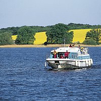 Welt der Farben: Zur Rapsblüte zieht sich Mecklenburg
ein gelbes Kleid an.