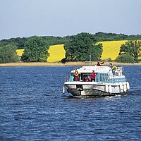 Welt der Farben: Zur Rapsblüte zieht sich Mecklenburg
ein gelbes Kleid an.