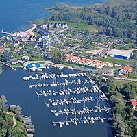 Geschützter Hafen: In der Marina Müritz liegt man
bei jedem Wetter ruhig und sicher im Claassee.